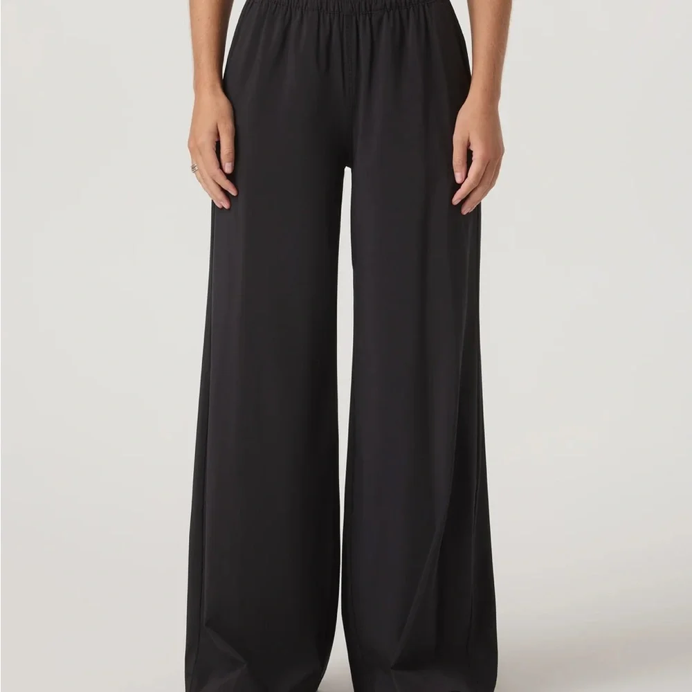 Vuori ‘Villa’ Black Wide-leg Pants - Size M - Picture 2 of 5